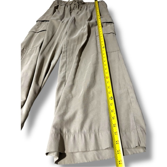 a new day Women's Large Stylish Tan/Khaki Wide-Leg Drawstring Waist Cargo Pants - Picture 10 of 14